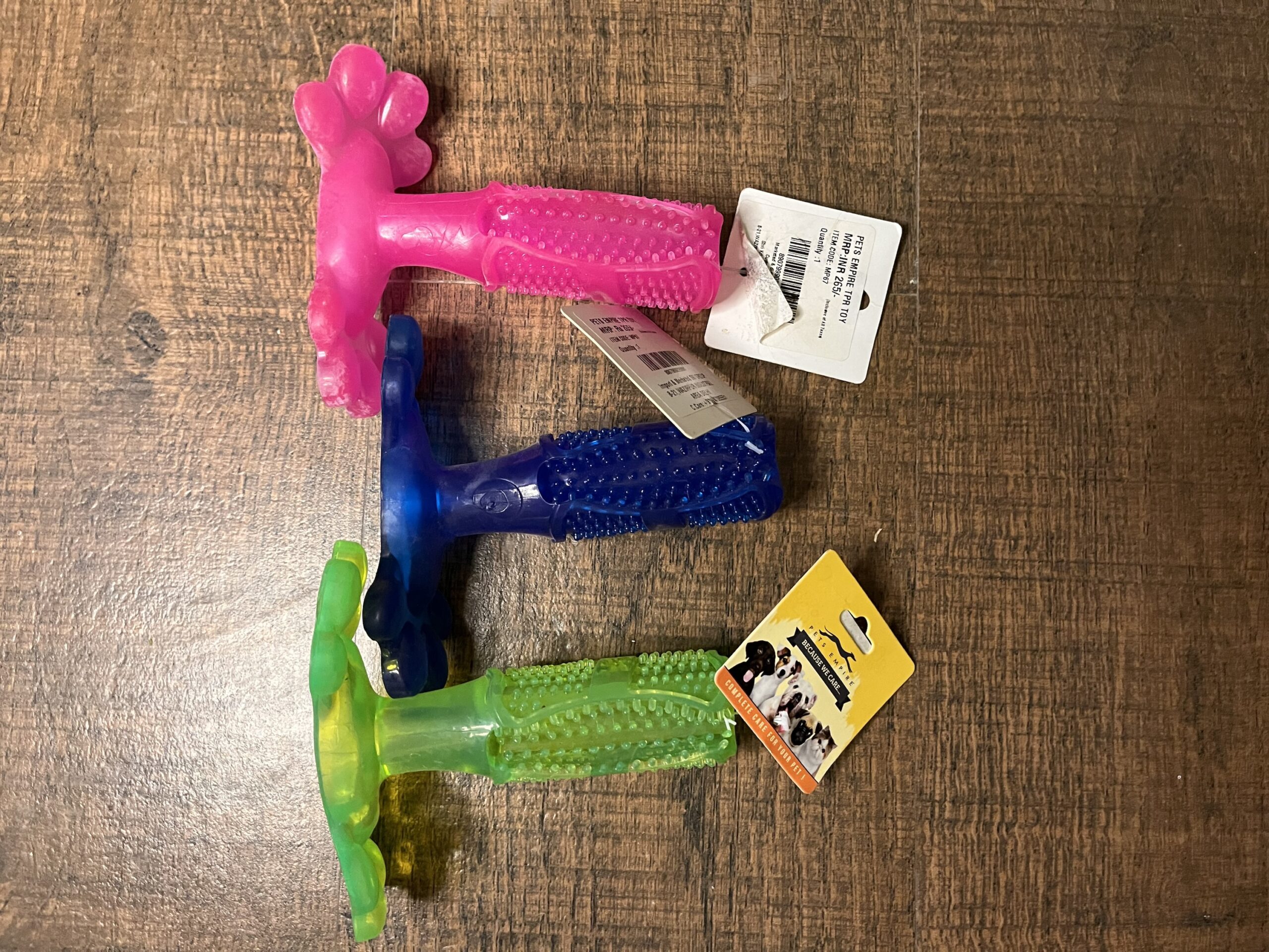 Dental Chew Rubber Dog Toy – Paw Handle Design (Color Random)