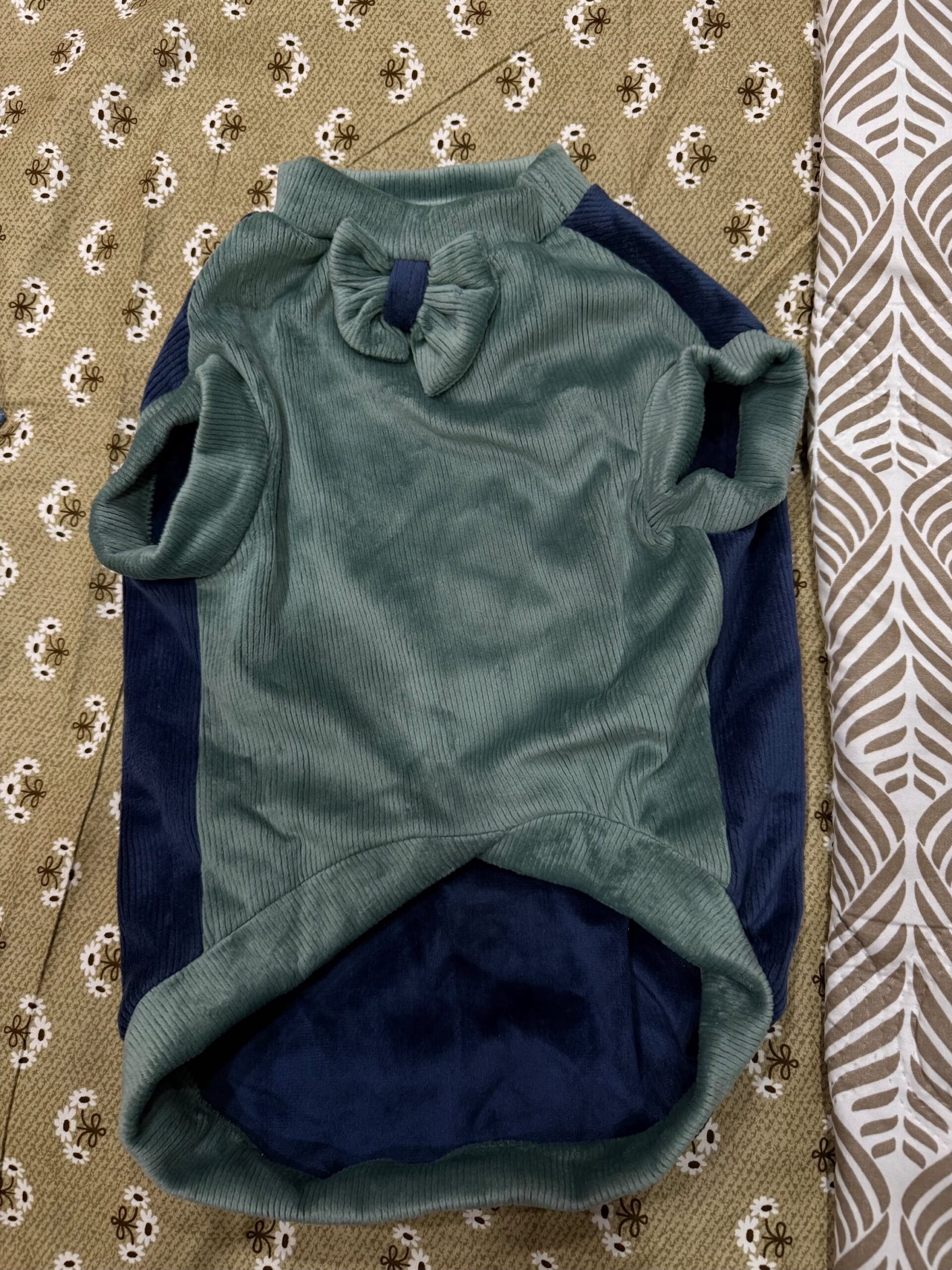 Cotrise Winter Tee – Green & Navy Blue With Bow - Image 2